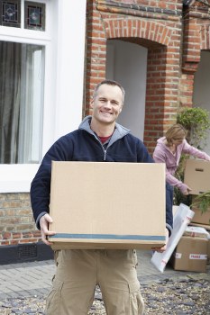 Southkensington Removals team managing recyclable moving materials in an eco-friendly way