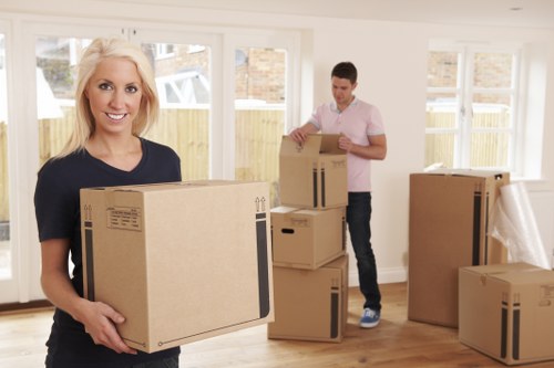 Moving van service in South Kensington with local residential street access