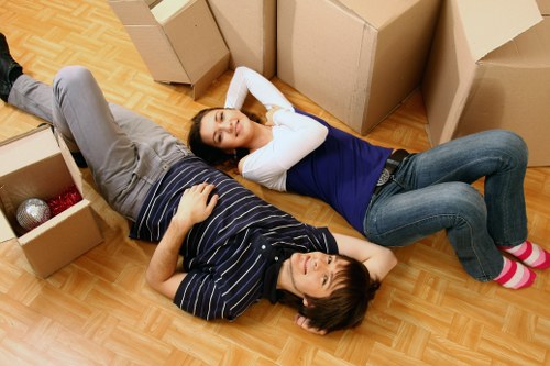 Packing boxes and transport support for removals in South Kensington